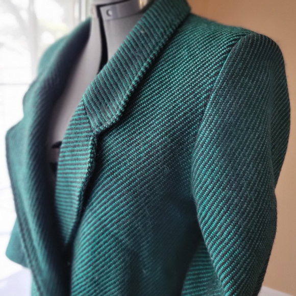 Elegant Green Women's 100% New Wool Coat Size Medium - Picture 3 of 9